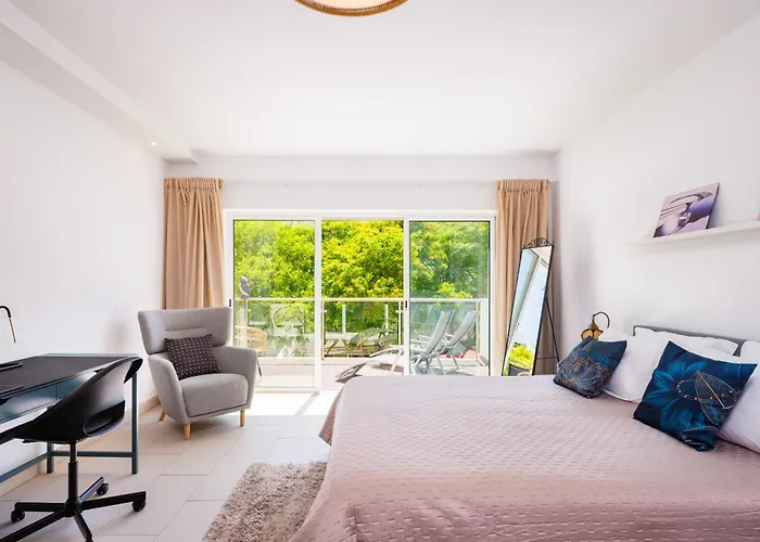 - Anna Town - New אלבופיירה